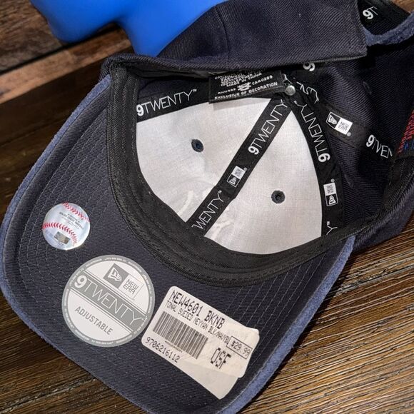 New Era 9Twenty New York Yankees Adjustable Hat - Picture 7 of 8